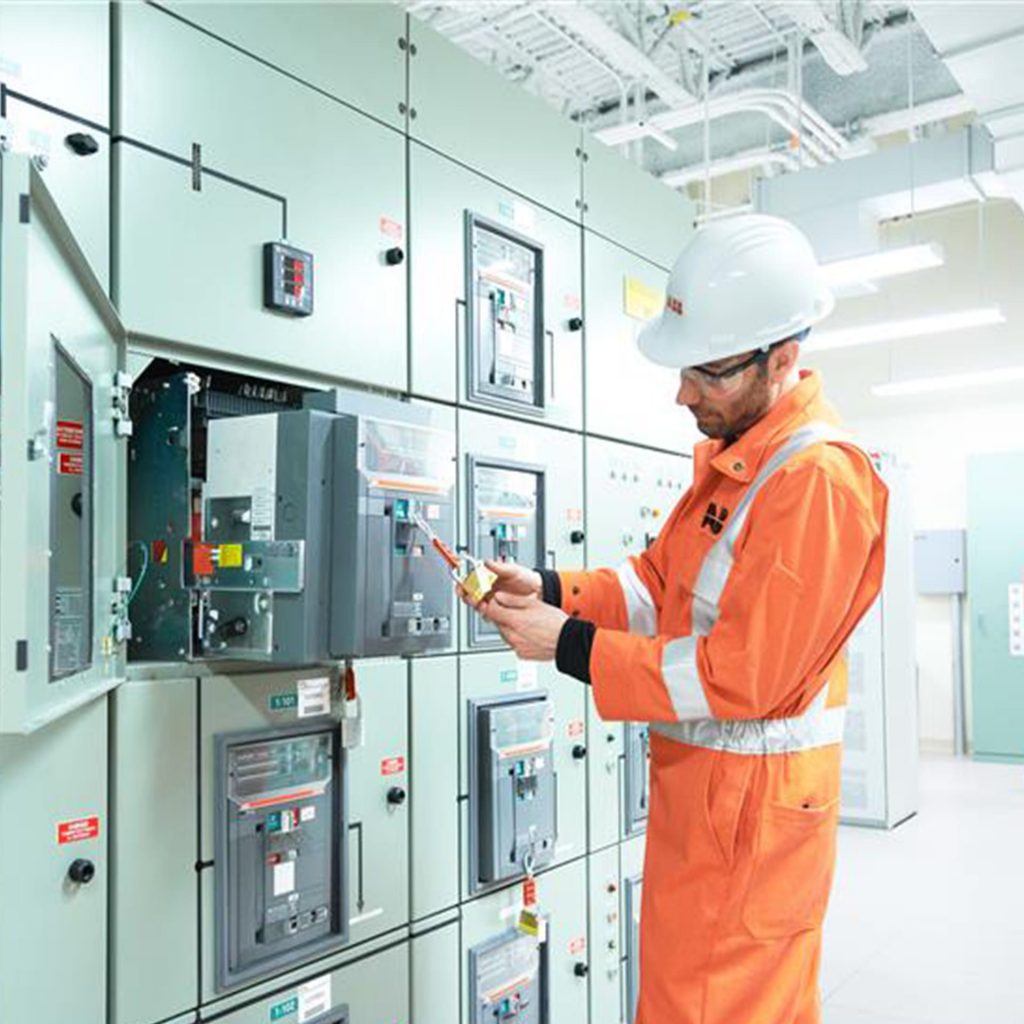 Электротехнические приборы. Вывеска danger high voltage. Voltage service. Voltage service. Ats022 abb.